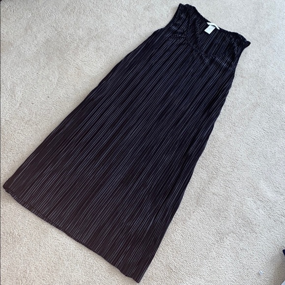 Shiny black knee length dress - Picture 3 of 3